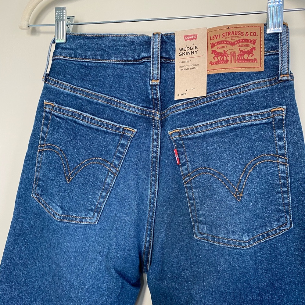 NWT Levi’s Wedgie Icon High Rise Jeans